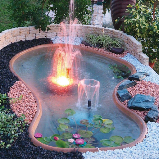 Hồ cá Koi kết hợp với đài phun nước sang trọng